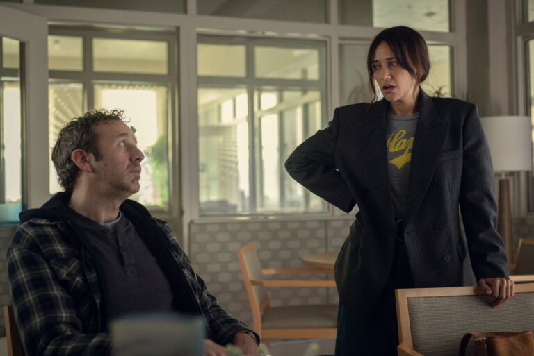 Black Mirror 7. Sezon: Yaşama Teknoloji ile Tutunan ‘Sıradan insanlar’
